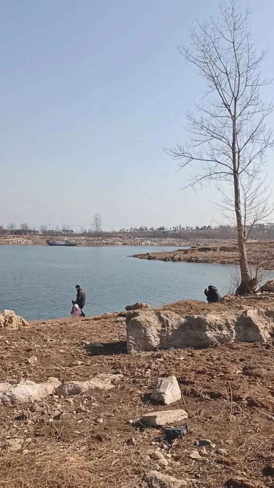 分享一张你手机里的湖照片你爱上哪一张图片？