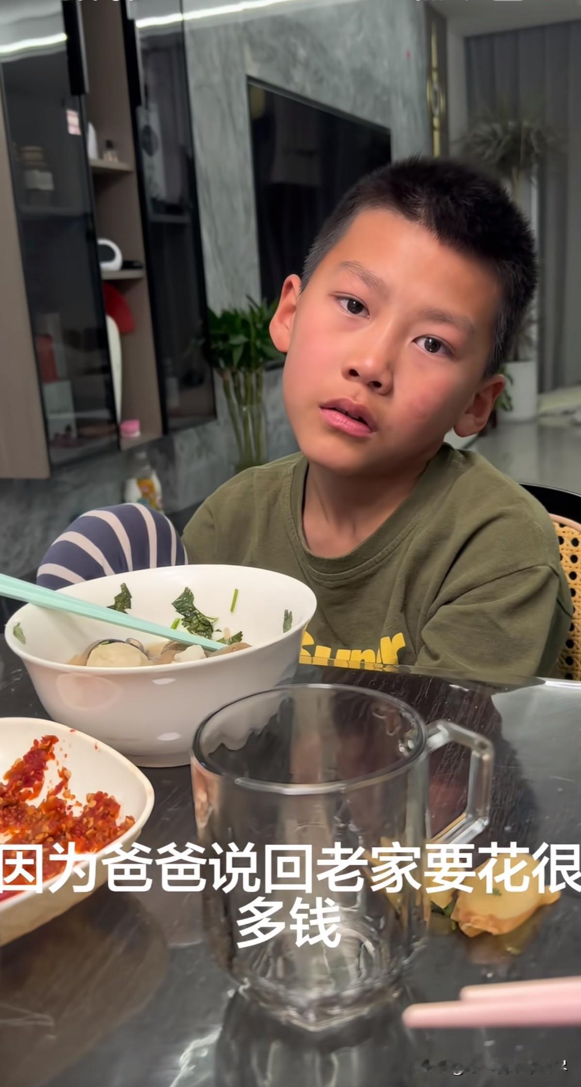 这也许就是生男孩的意义吧！近日辽宁大连一位妈妈在吃饭的时候，告诉自己8岁的儿子，