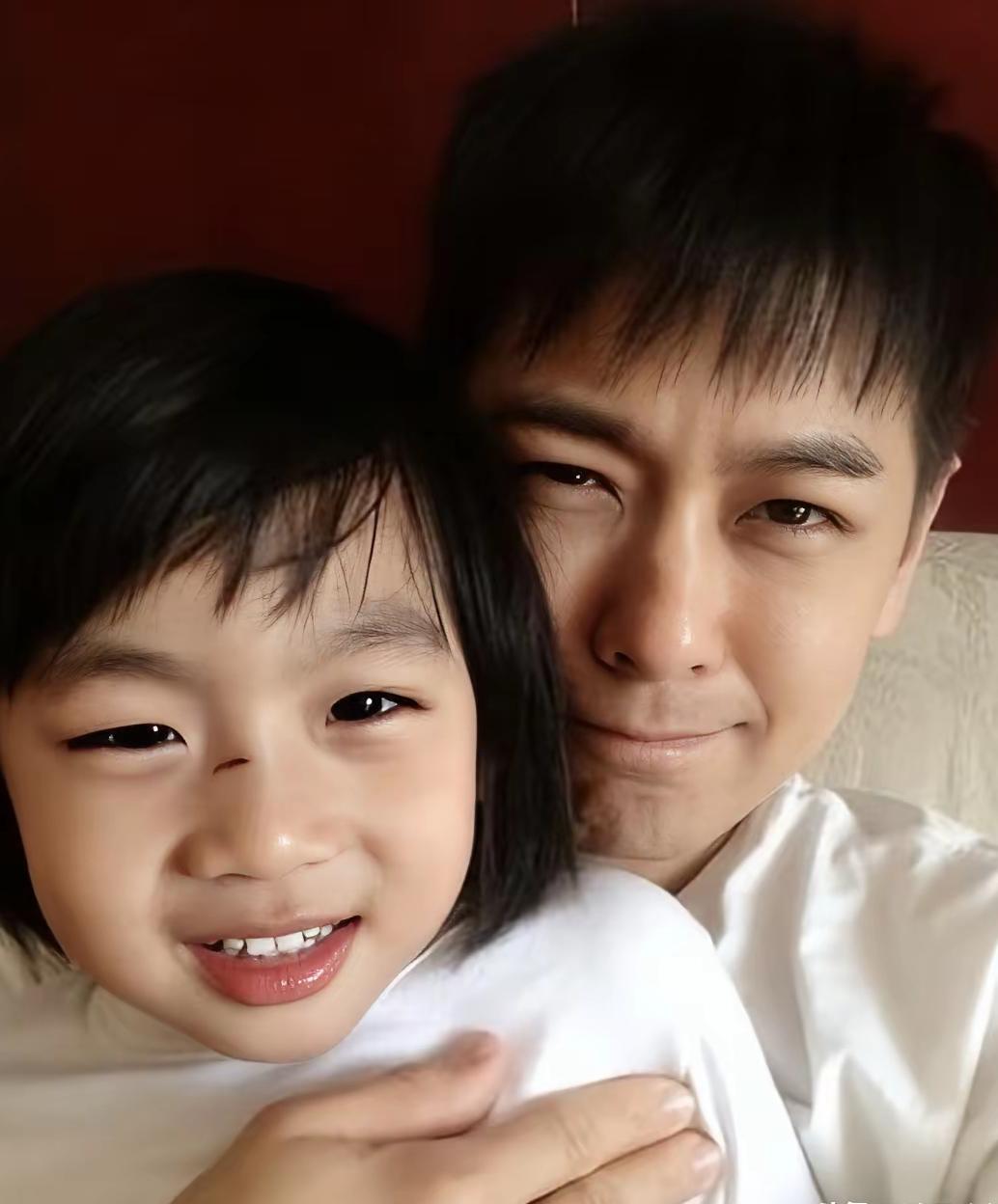 白瞎了林志颖这么好的基因啊！却也再次证明老婆还是要娶漂亮的，看大儿子这和妈妈一模