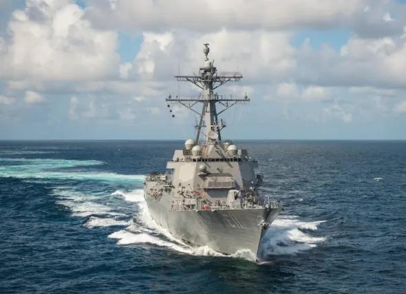 美军驱逐舰又来台海了美舰穿越台海伴随美军舰艇再次现身台湾海峡，局势似乎又增添