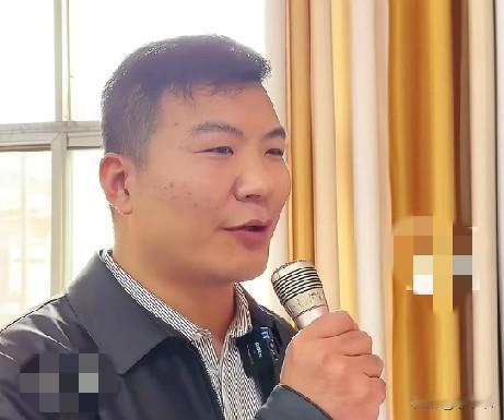 10月27日，河南长葛苇园村村支书记在大嗽叭里喊话:“全村70岁以上的老人，都来