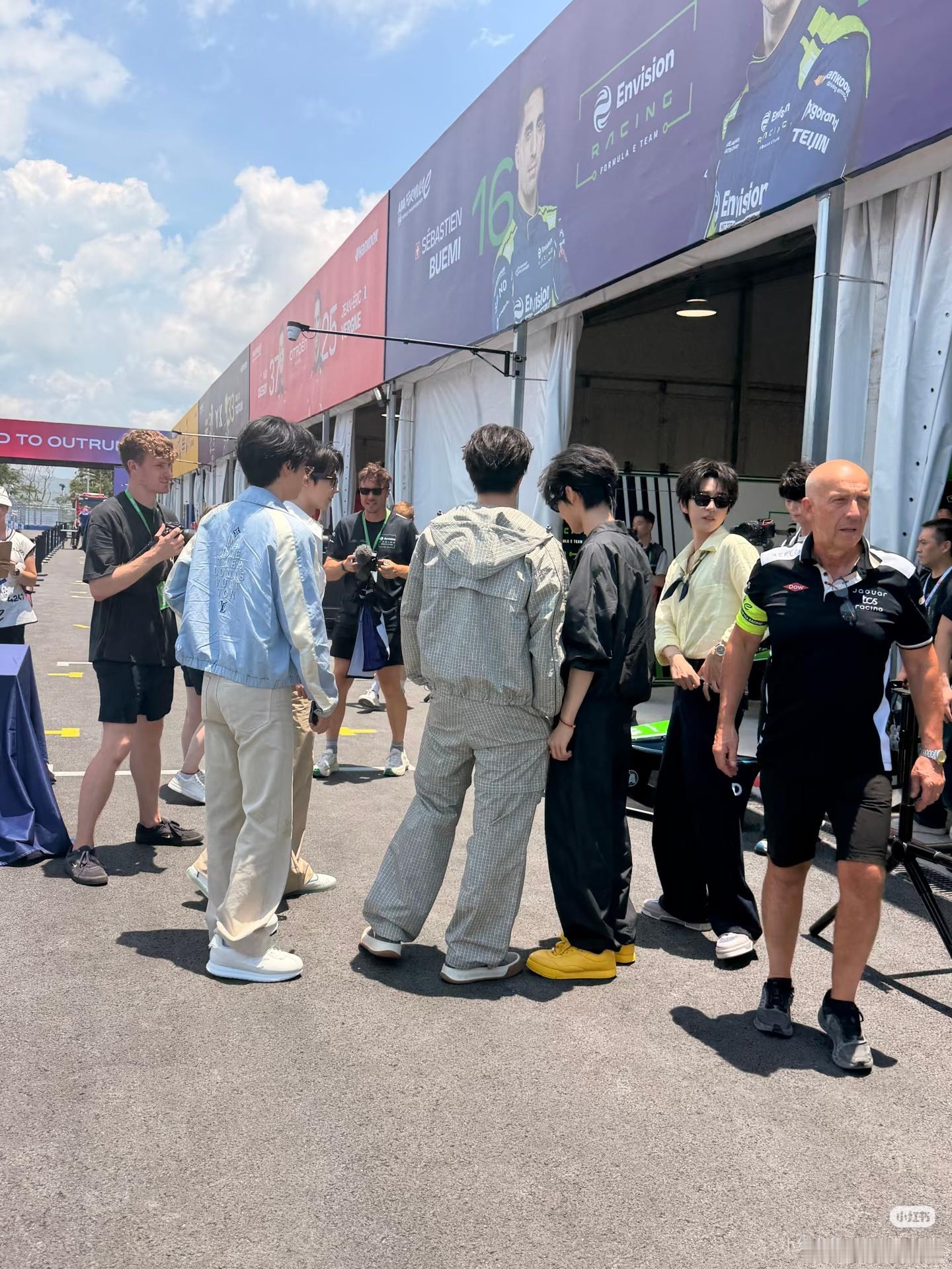 于是就轻易生图直出了。