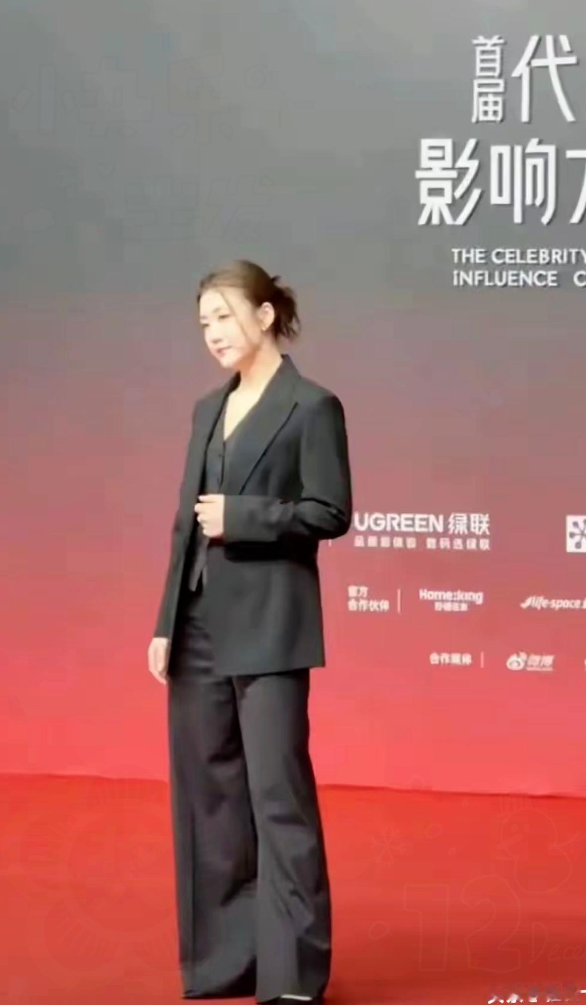 一觉醒来，邓亚萍沉默了，王楠也沉默了，谁能想到国乒赛场的“大魔王”陈梦，跨界时尚