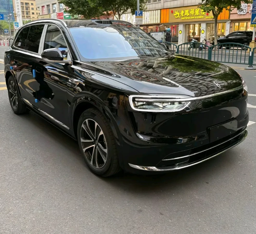 各家车企在月初就纷纷公布销量了，只有鸿蒙智行还没有公布2月的总销量。只有赛力斯公