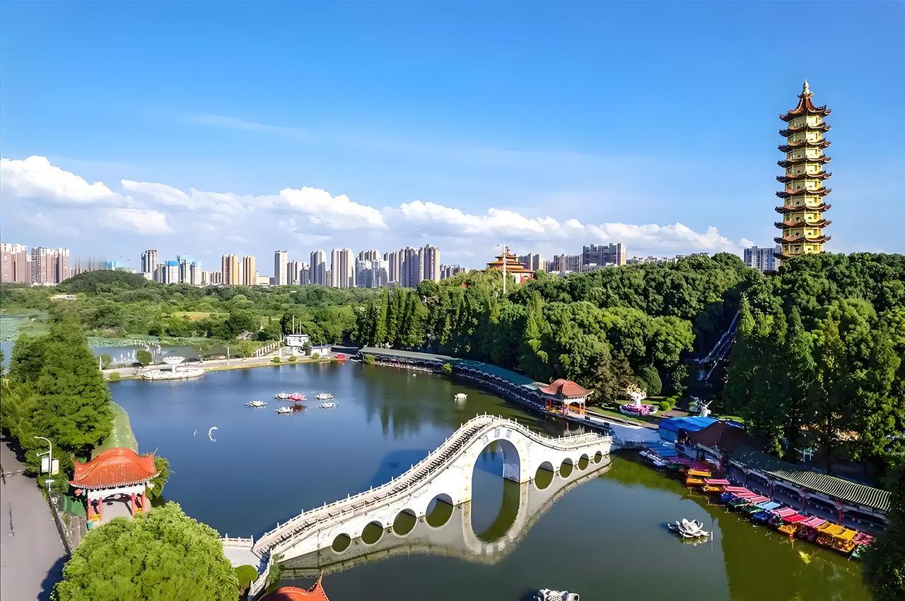 鄂州和光谷越走越近，这背后有不少原因。交通上，武汉地铁11号线葛店段开通，让武汉