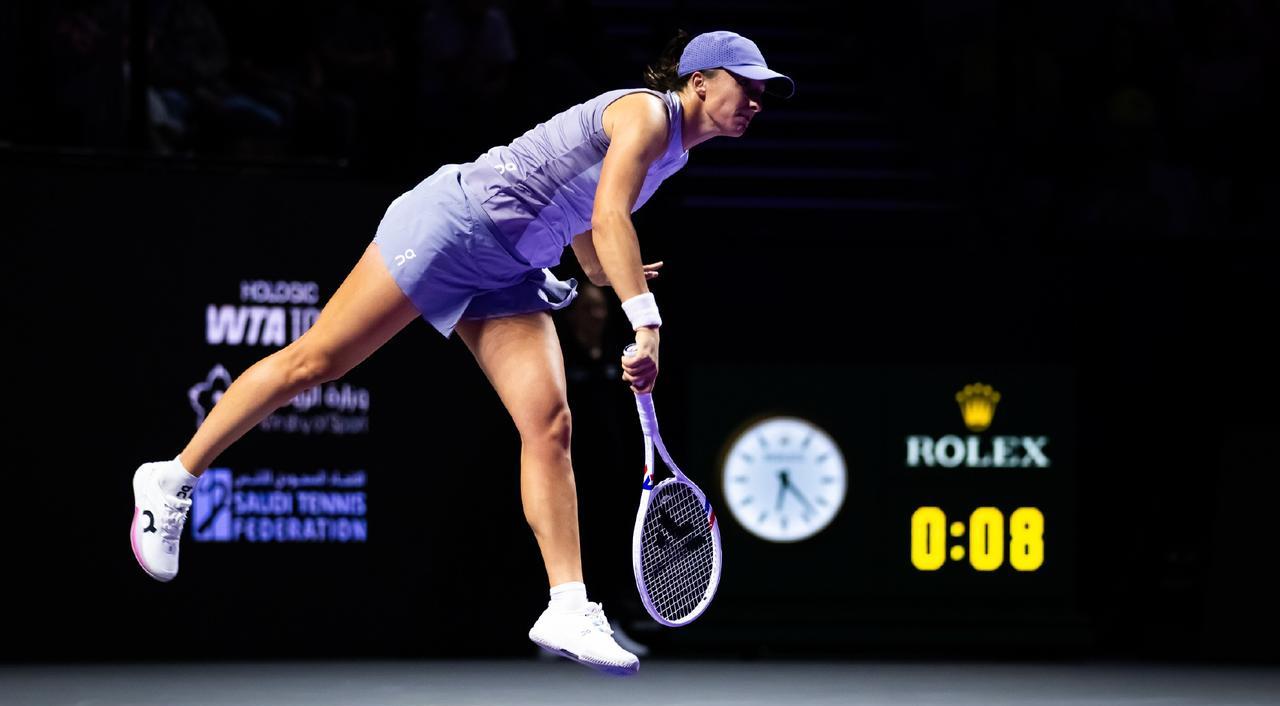 斯瓦泰克，愉快“揍”凯！WTA年终总决赛首场女单比赛，斯瓦泰克用时61分钟以2