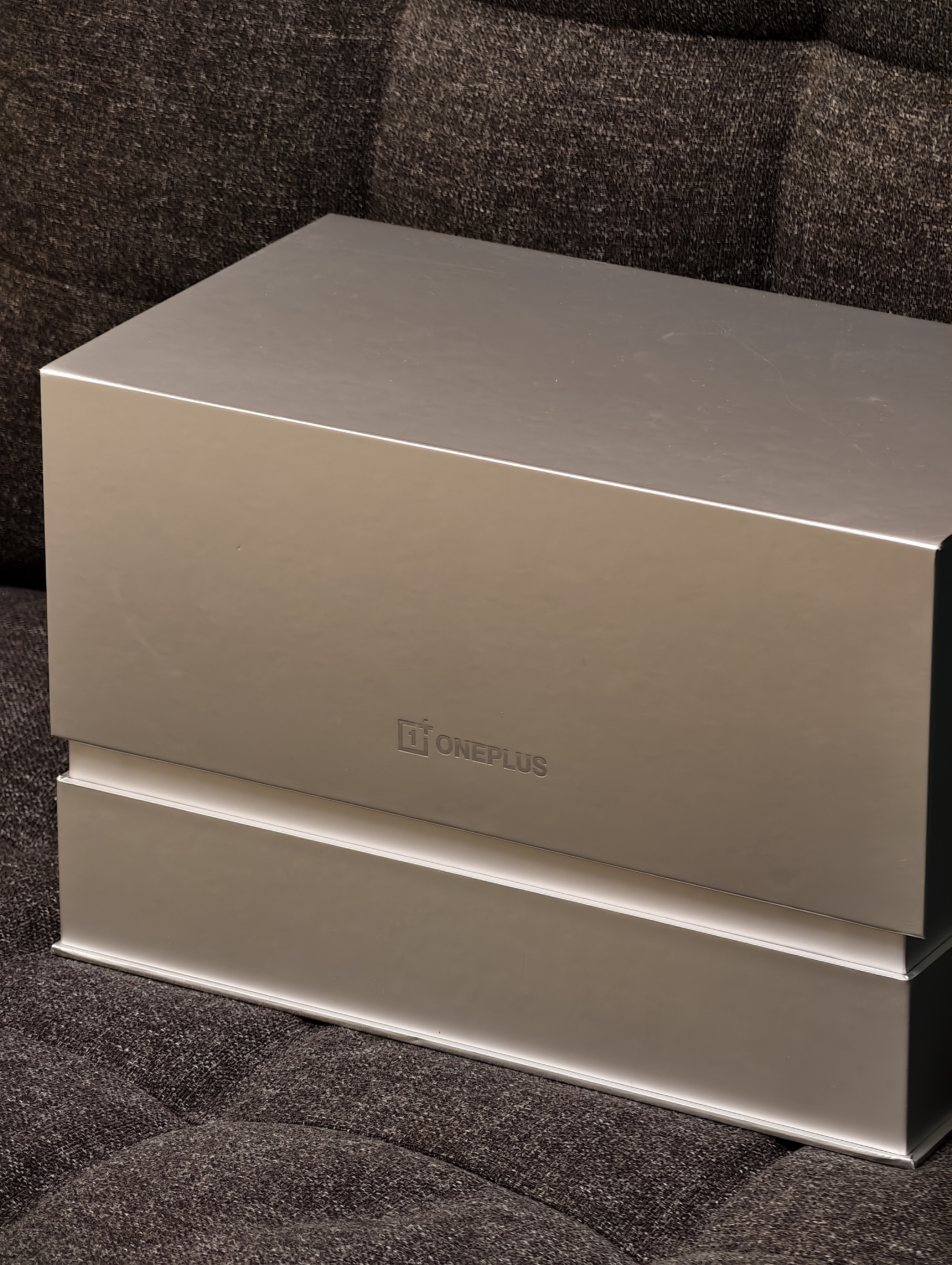 一加Ace6T将在123发布，又一次送手机收纳盒，比上次还精致了点