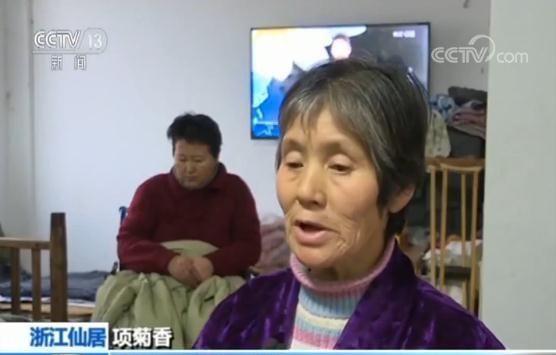 浙江仙居，一位48岁的好心护工，无偿伺候了一个非亲非故的植物人8年。本以为这份苦