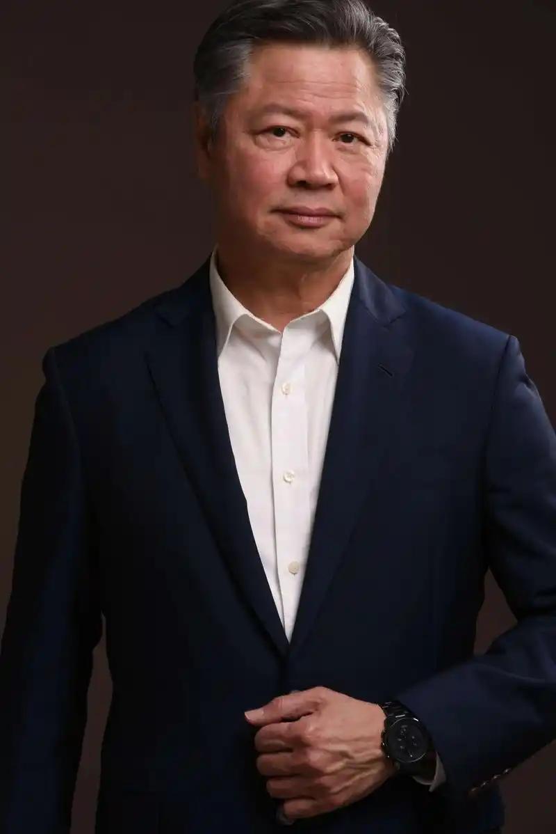 赖岳谦现在估计心里最踏实了 67岁的赖岳谦，前段时间在台湾算是遭了“台独”势