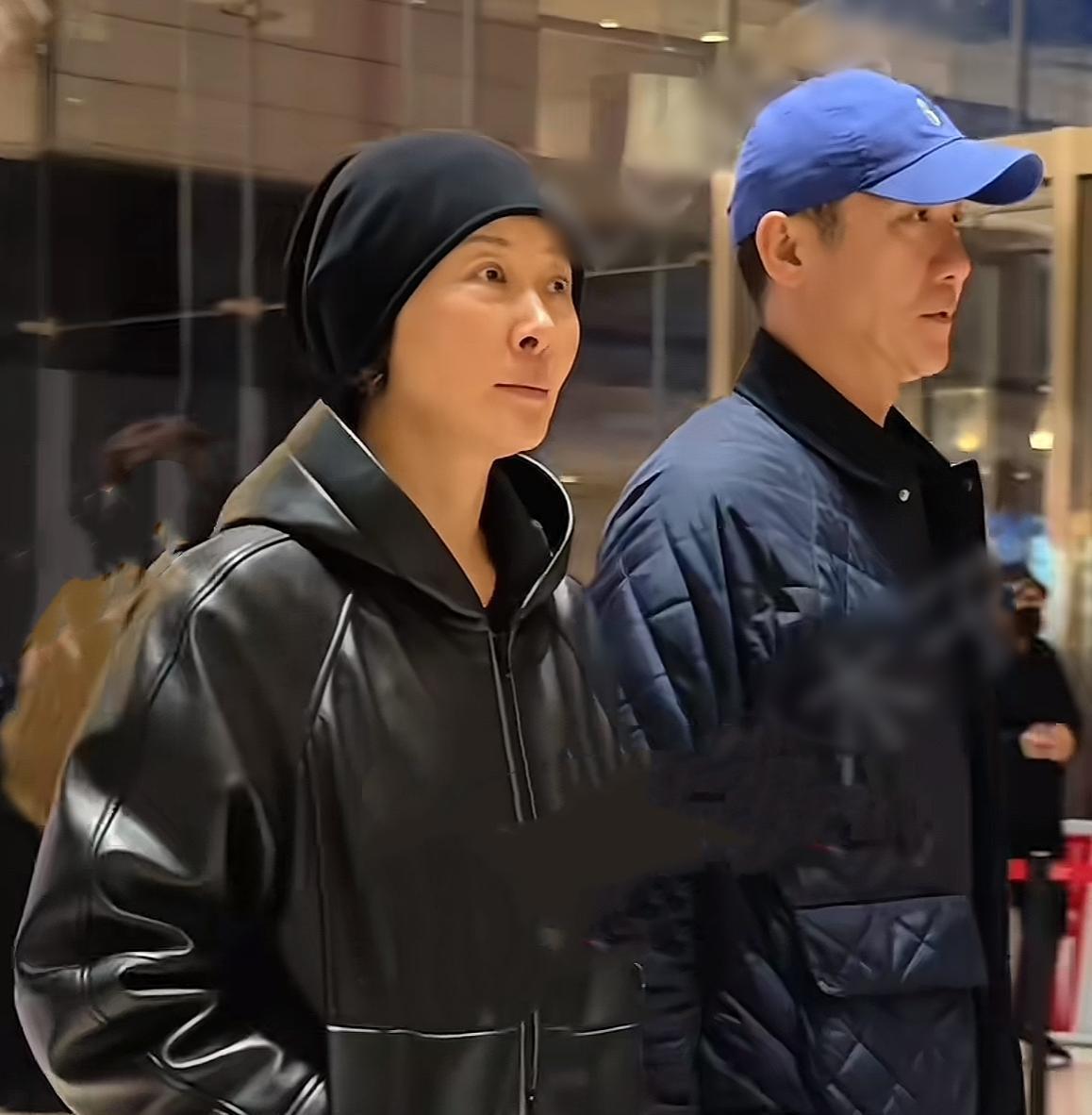 恋爱长跑15年始终不领证，柯蓝与黄志忠的感情太让人唏嘘。近日两人同框看话剧，