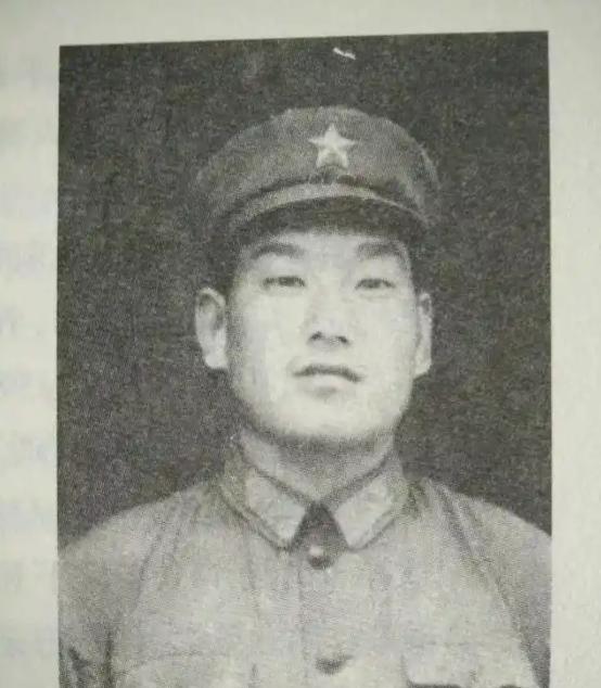 2013年，原工兵一团政治处的宣传干事韩维民，去麻栗坡烈士陵园给战友王悦发扫墓，