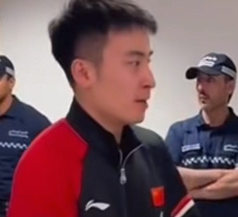 原来王楚钦男单夺冠，牛冠凯躲在后台也哭了[哭哭][哭哭][哭哭]一个人在后台默默