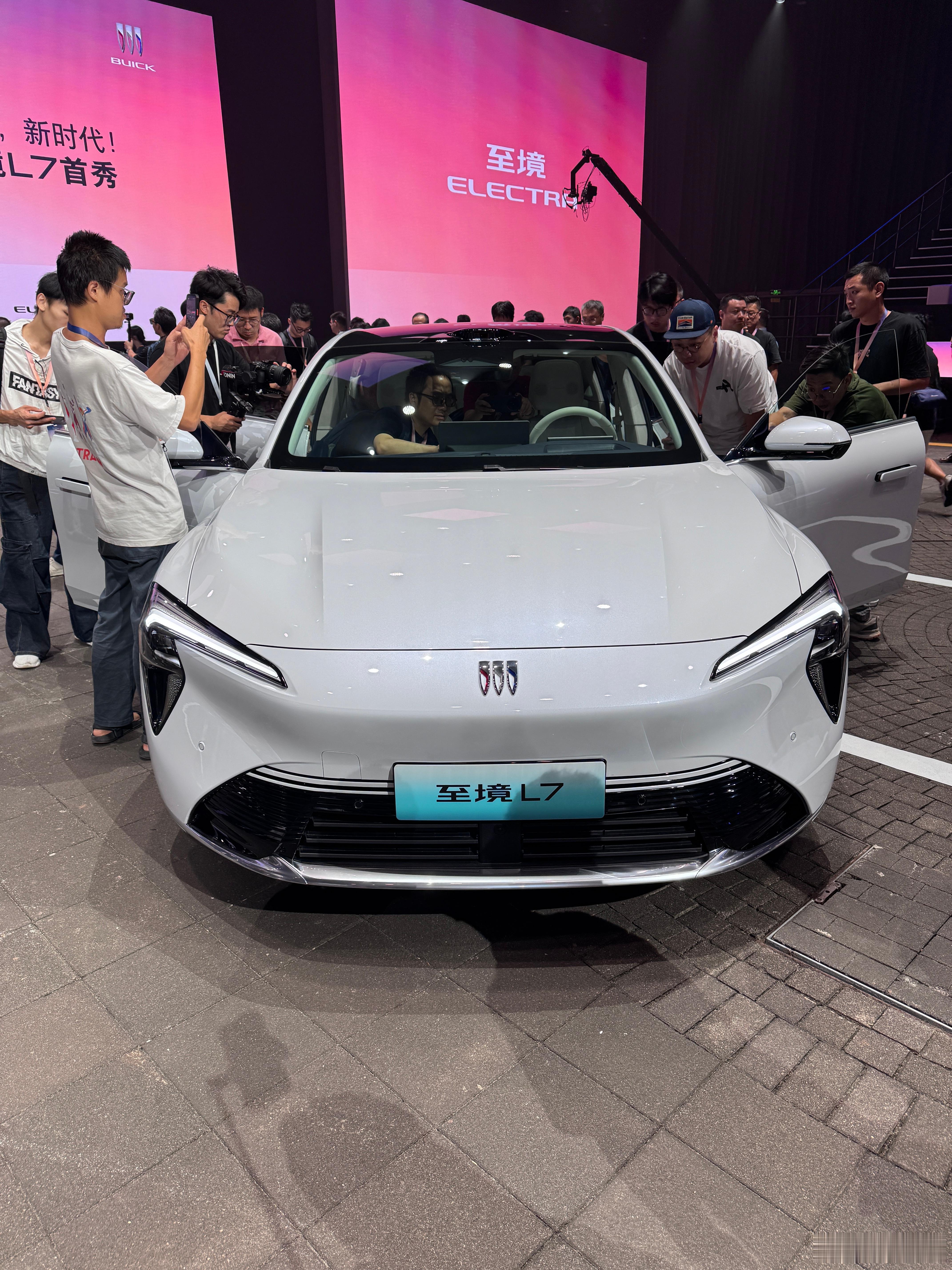 合资品牌发起力来，真的会让人刮目相看。别克至境L7颜值还是很在线，内饰方面精致又