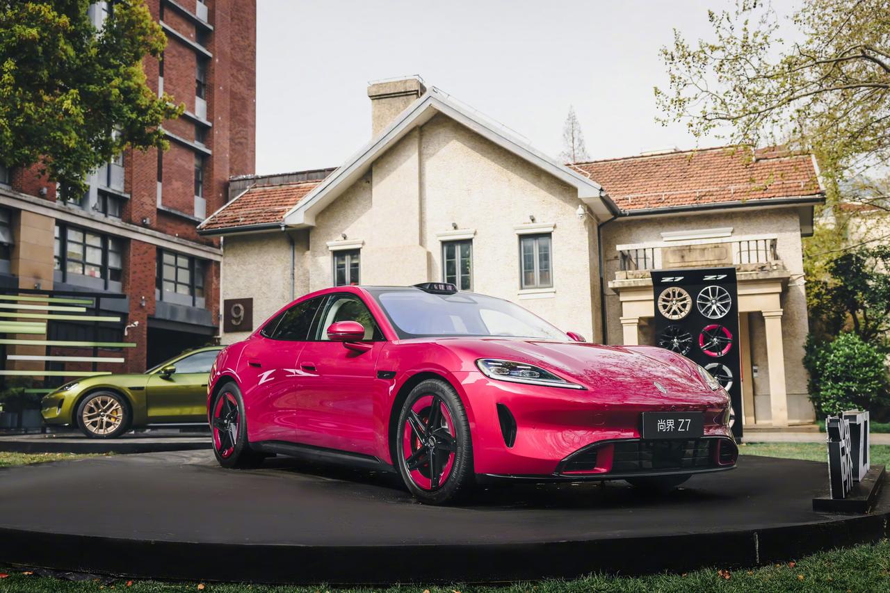 原来，鸿蒙智行选择肖战做尚界品牌代言人前，已经把肖战方方面面的情况调查得清清楚楚