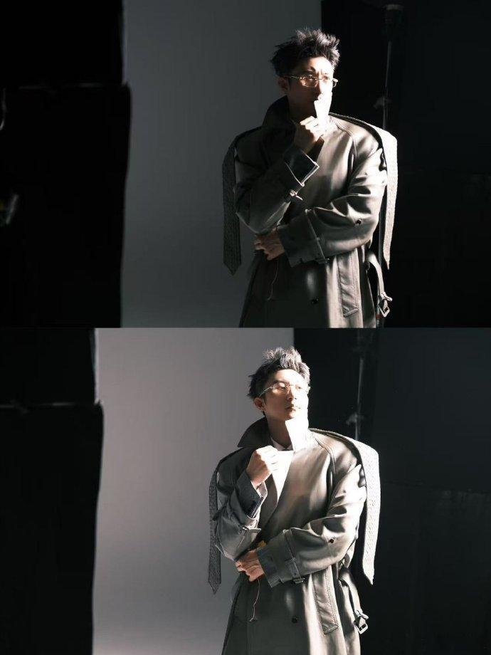 黄景瑜哪不好看黄景瑜的帅是原生感拉满的类型，直播无滤镜也很抗打，五官立体干净，气