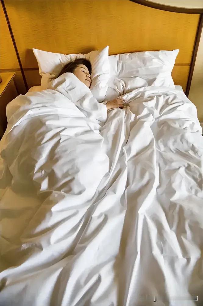 吉林磐石，男子在表姐家借宿一晚，谁知到了第二天，男子起床看到熟睡的表姐衣着清凉，