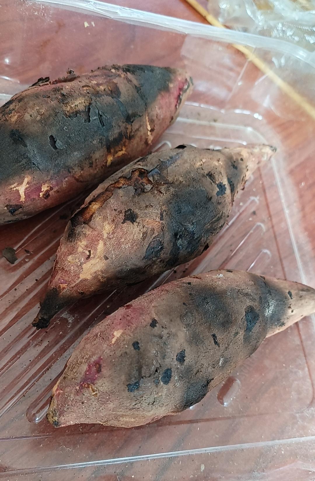 记得女儿去年甲流的时候高烧一直没有好好吃饭，刚退烧之后就告诉我想吃烤红薯。于