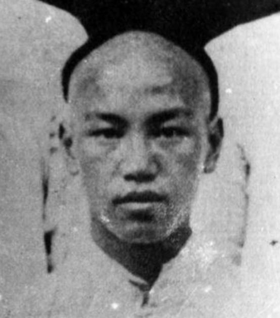 蒋肇聪是蒋介石父亲，生于1842年，浙江奉化溪口镇人。一个被乡里人叫作”埠头