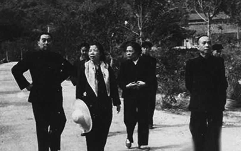 1975年，周总理出现在李富春病房，蔡畅惊愕：你怎么还是来了“老周这人啊，倔