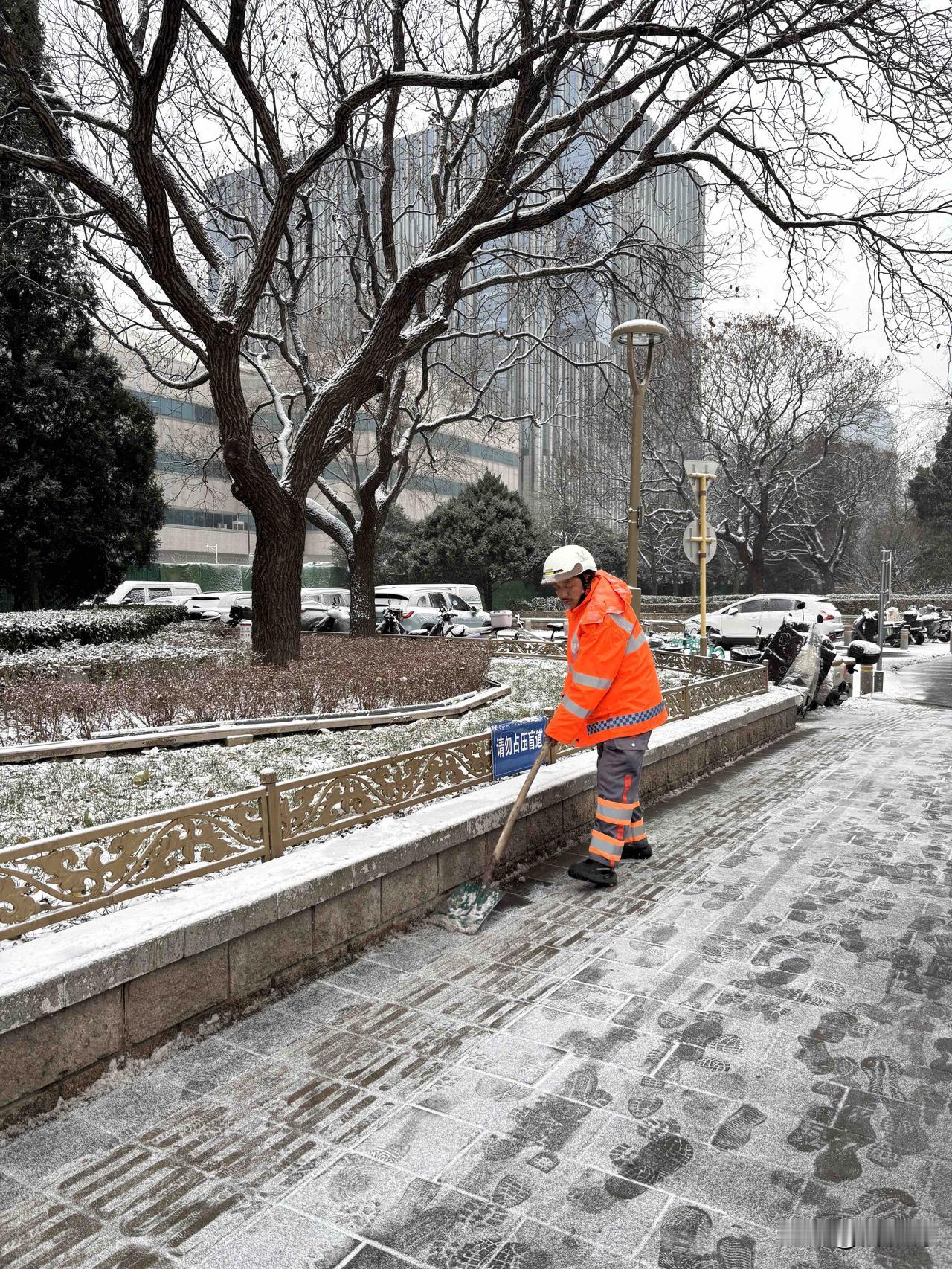 不管在哪上班，都要注意以下几点1、领导再不好，也不要说出来2、与同事关系再好