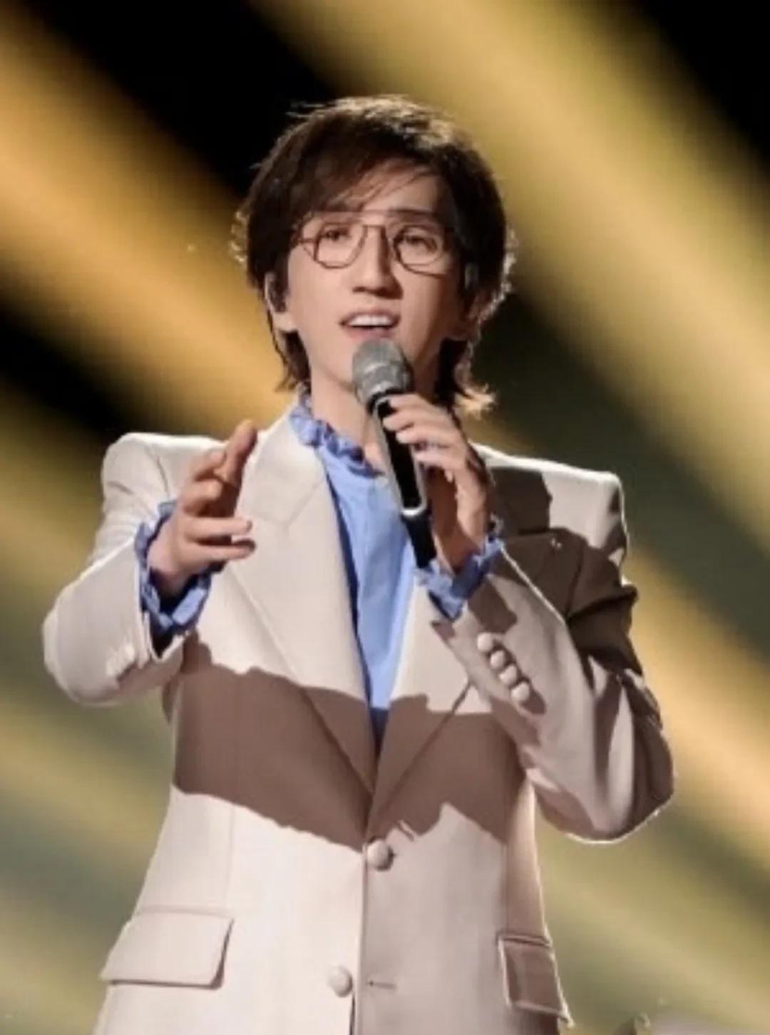 沉默了！看《歌手2025》看到我乳腺都堵了！谁能想到，能成为“歌王”的人，