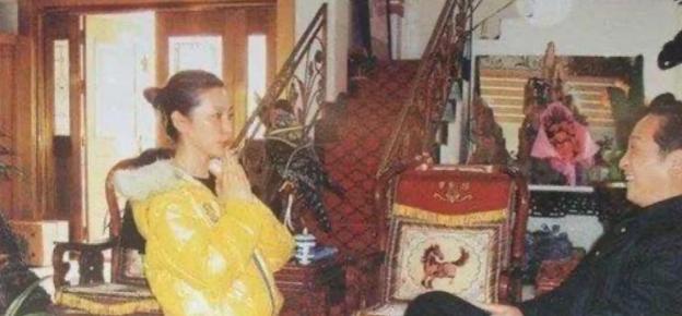 2005年那会儿，向华强把气功大师王林引荐给了赌王何鸿燊。结果王林刚表演完，何鸿