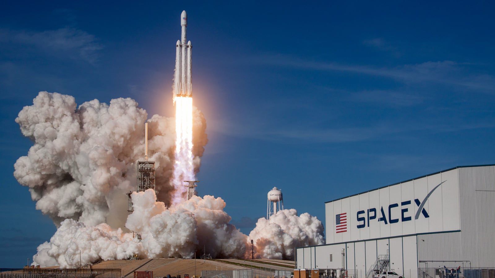 【ElonMusk的SpaceX展示了AI设备原型】据《华尔街日报》