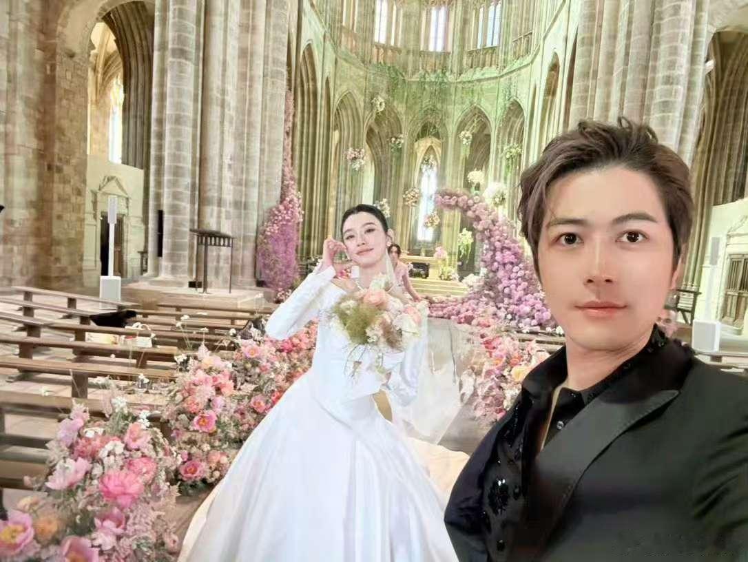 奚梦瑶娱乐圈的朋友只邀请了陈学冬奚梦瑶一直都是个重情义的人！婚礼现场邀请了多年