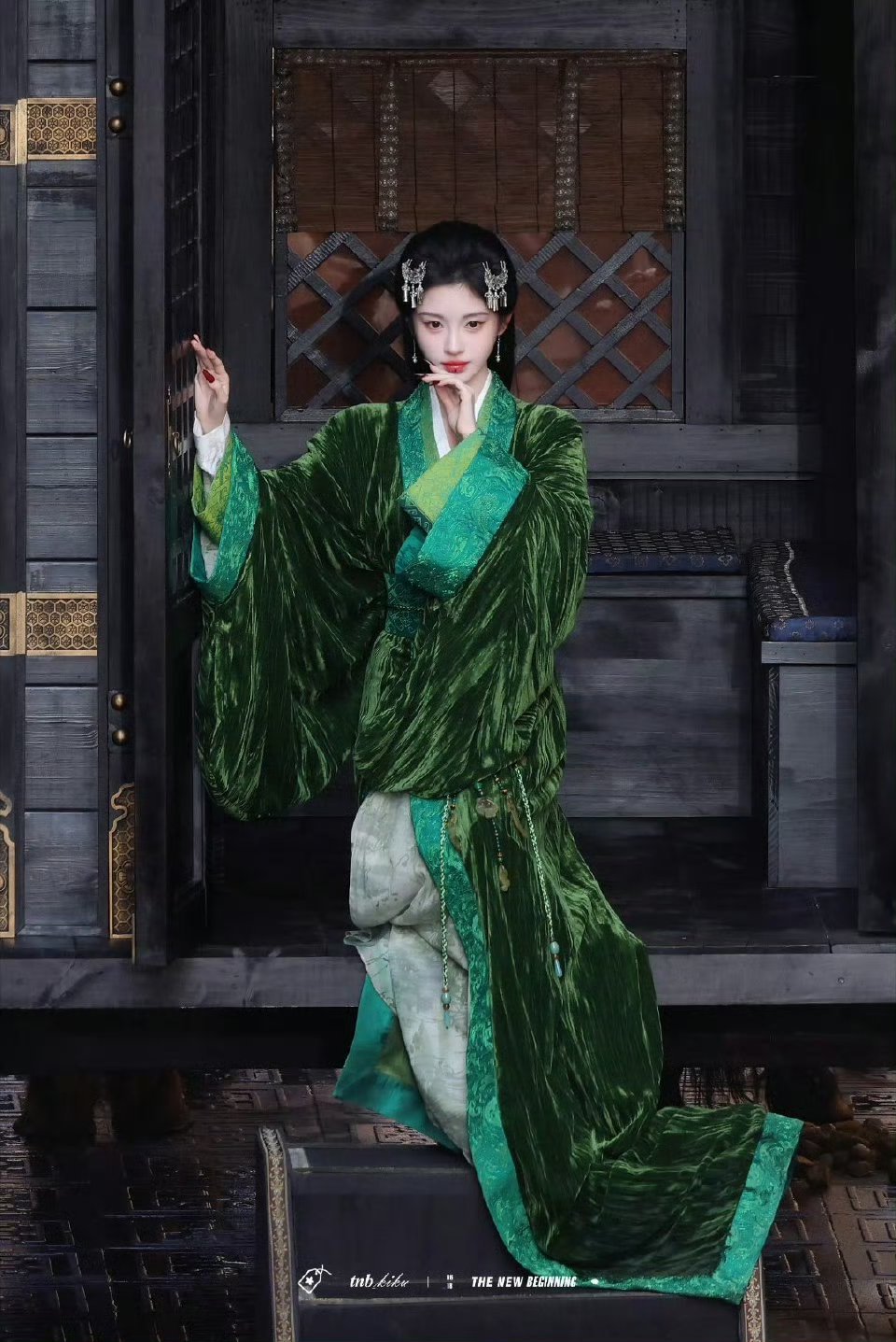 鞠婧祎露芜衣月鳞绮纪造型秀，百变小鞠快快播出吧！