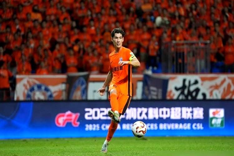 月薪不到1万，睡铁架子床的小子进了国足！这事儿太提气了！重庆小伙李镇全，22