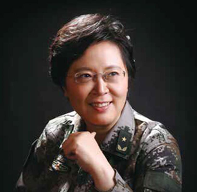 1988年，浙大教授23岁的女儿陈薇被保送清华。谁知，在火车上，她竟然爱上了35