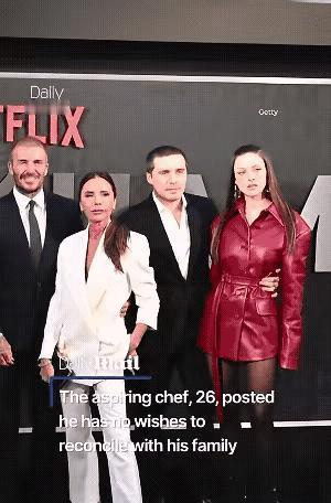 维多利亚·贝克汉姆在儿子婚礼上穿银色，不是审美失误，是一次精密的心理补偿。儿媳