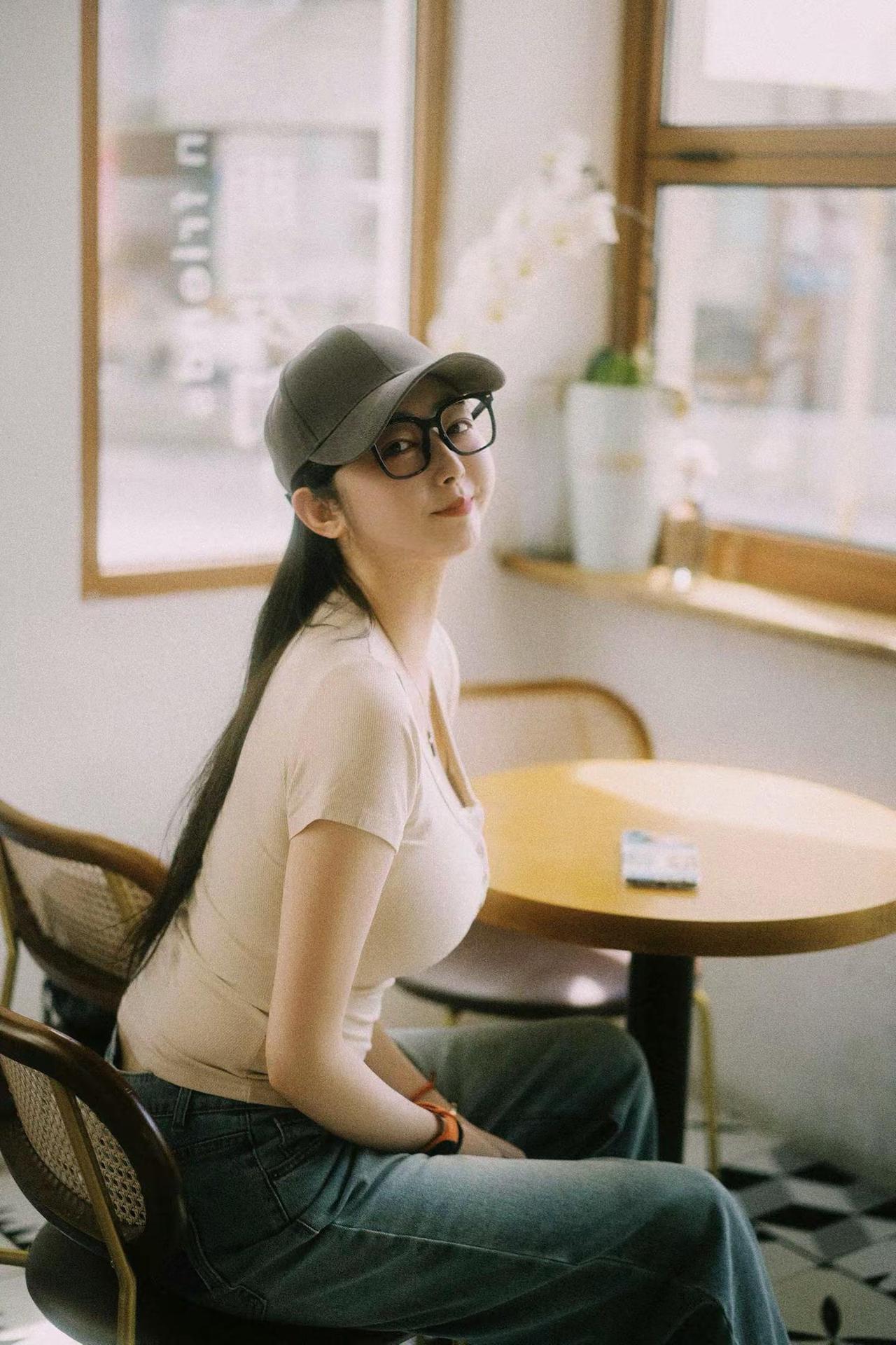 这俩天有点热😬。摄影是写给时间的情书文艺照片舒适夏日ootd夏日chil