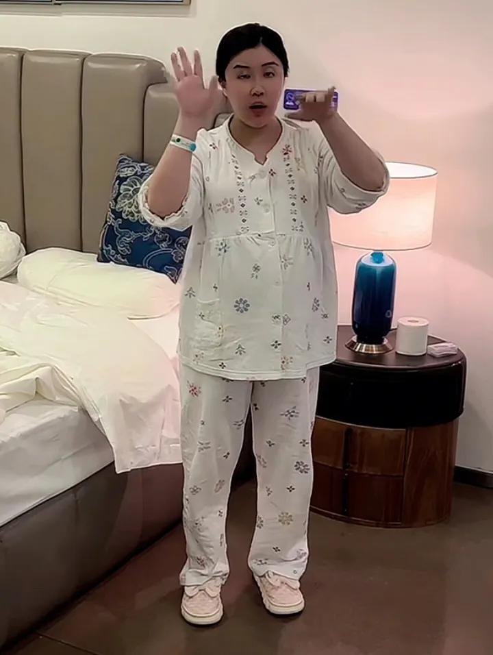 关小平女儿关思慧太拼了，在沈阳安联医院生孩子，剖腹产后不到24小时，便立即开启直