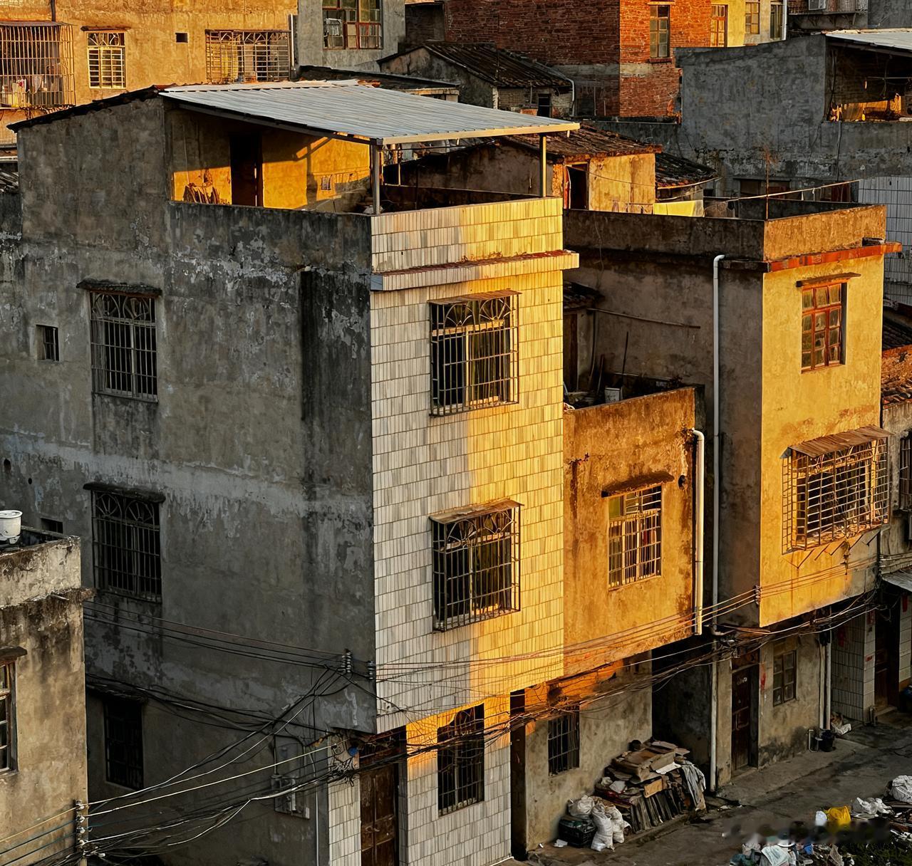 老城区的房子要升温了？今年，不同的房产中介隔三差五的打电话，问房子还在不在？还