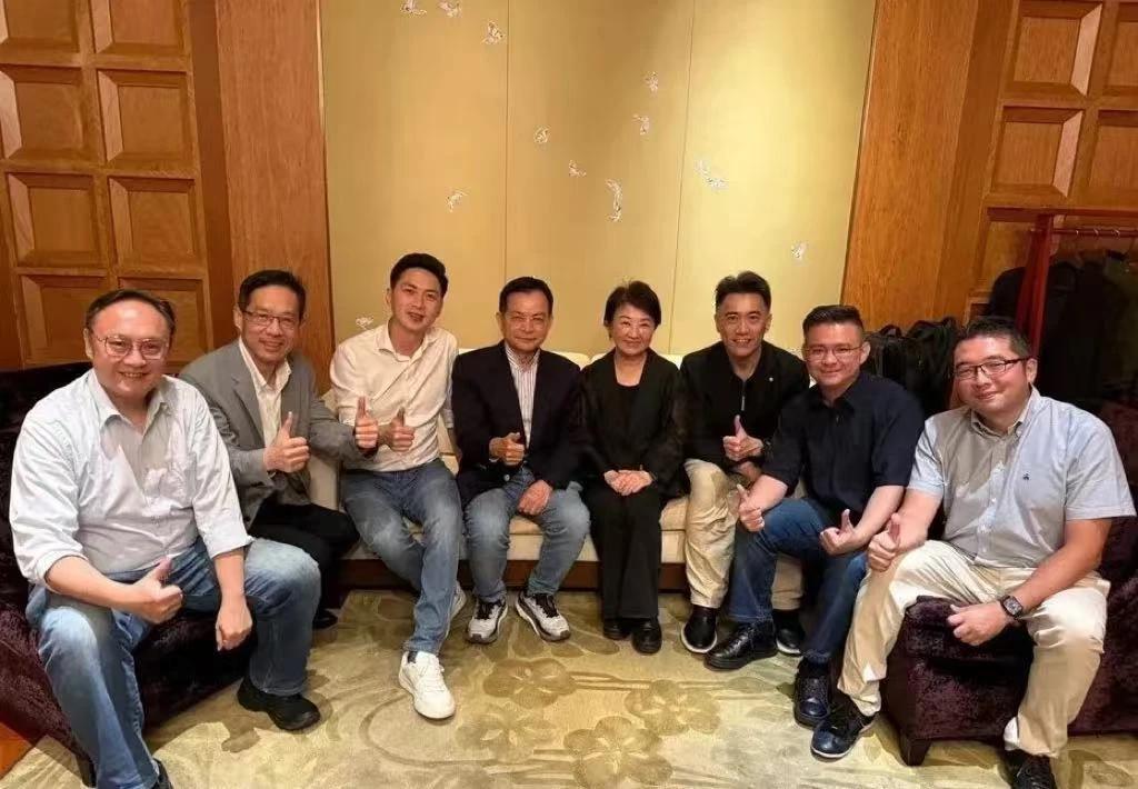 卢秀燕不装了，夜会蓝委，商谈2400亿无人机条例，真相不简单日前，国民党内部
