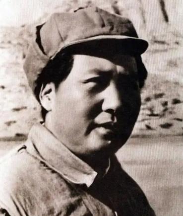 “中国有几个台湾？”1952年中南海，毛主席向贺龙，邓小平发问，而贺龙刚要回答，