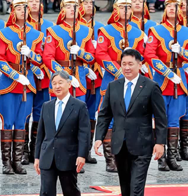 蒙古这是故意的吧！日本德仁天皇7月份去蒙古访问，仪仗队的身高引发日本网友热议，仔