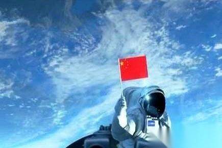 当年把我们一脚踹出门外的人，现在眼看自己家房子快塌了，连个落脚地都还没找好。这
