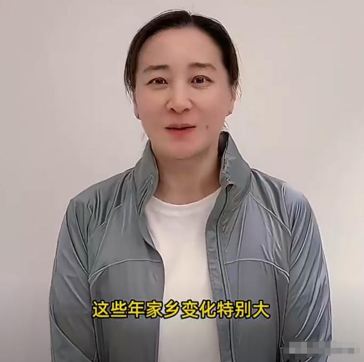 贾玲，引发热议！消失两年多的贾玲突然出镜，这次不是为新片：44岁的她，活成了