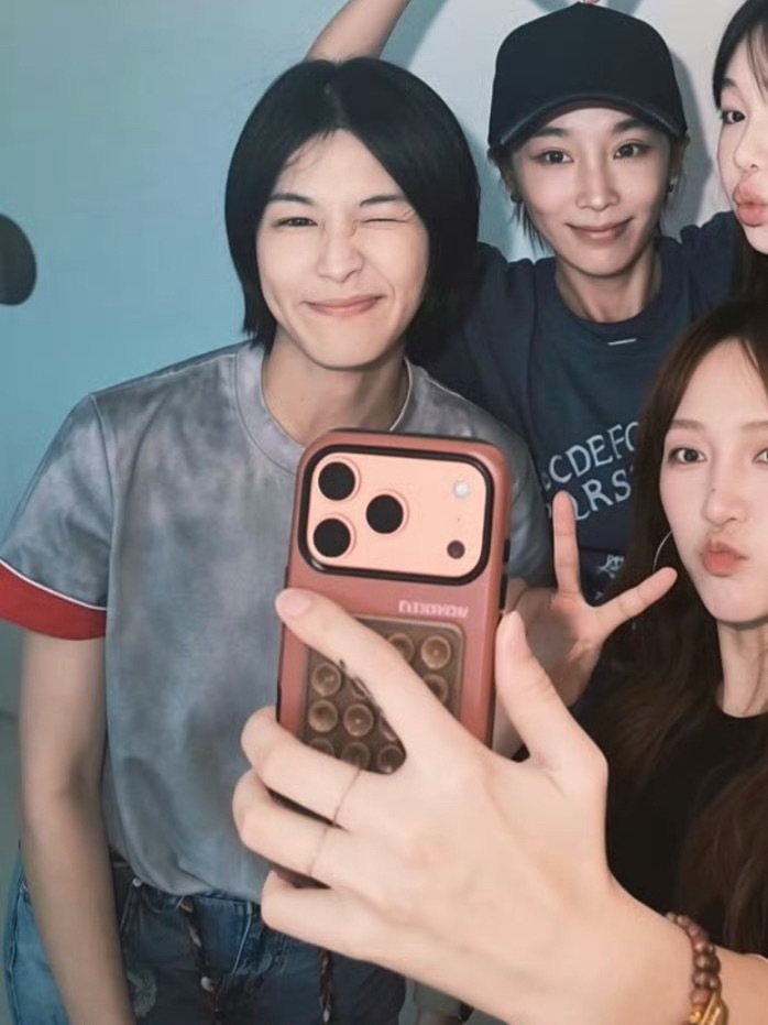 和女明星在一起状态真不是盖的