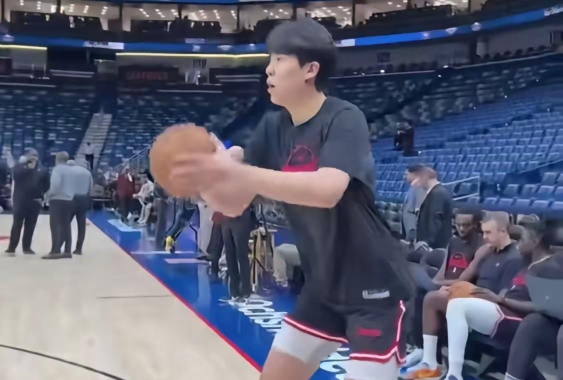 今天开拓者打联盟垫底的鹈鹕，球队主帅斯普利特把双向球员西索科和底薪球员吕佩尔都派