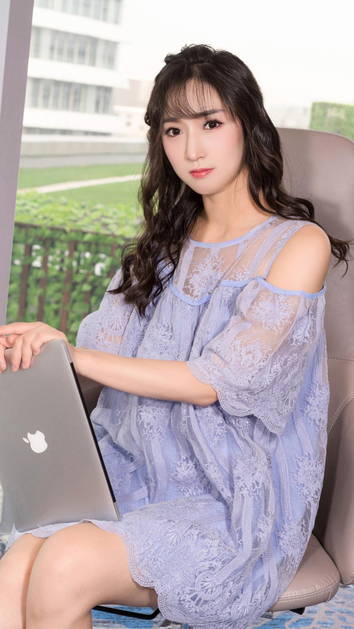 广西一名男子，借给了女同事8000块，后面归还的时候，女同事却只给他发了7992
