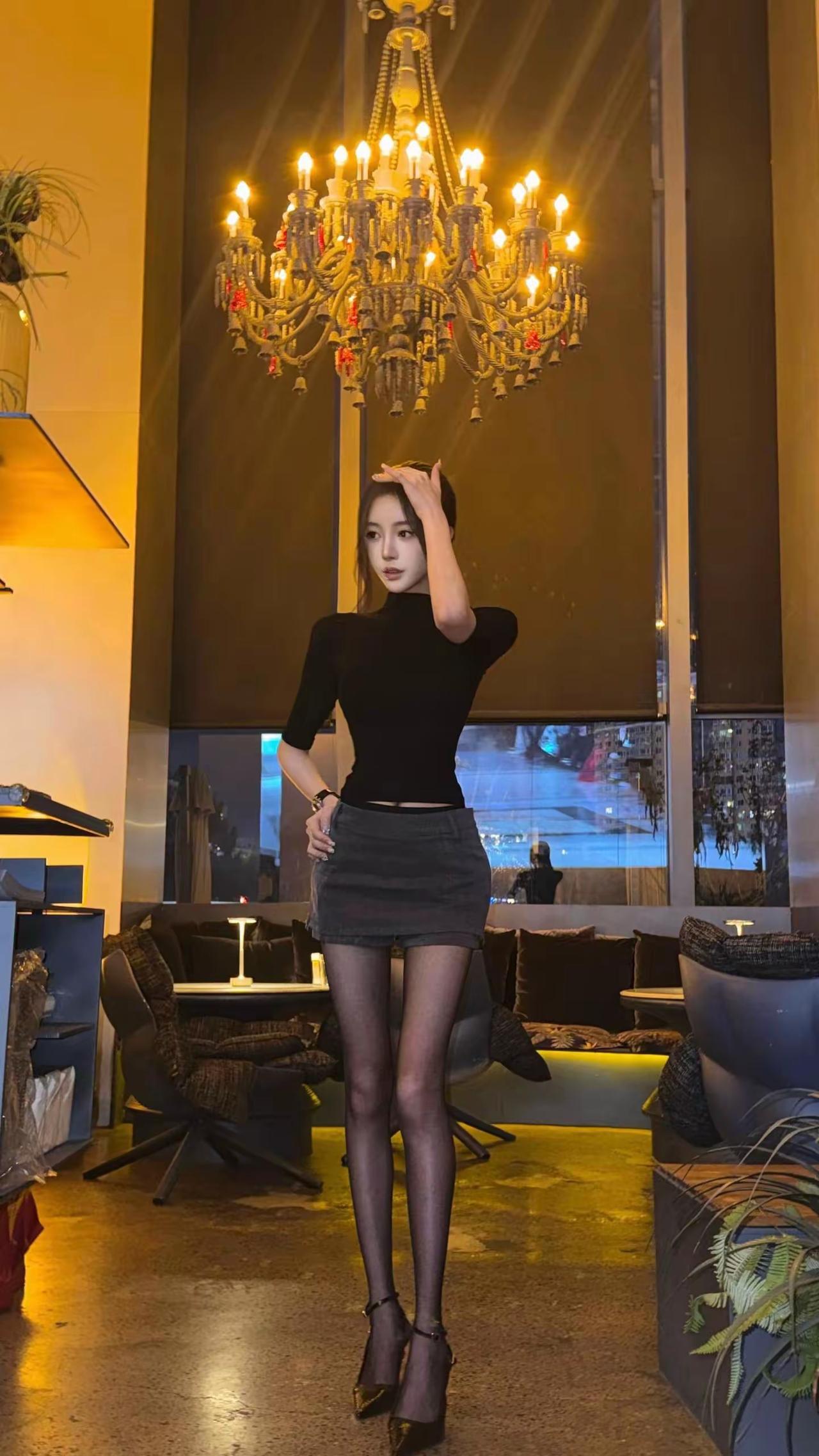 优雅黑裙，都市夜生活，时尚穿搭选择一双什么样的高跟鞋好看?