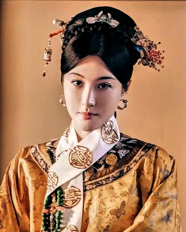 本来是看陈晓做生意的。​结果演慈禧的这个演员一出场，​瞬间勾起了我的兴趣，原