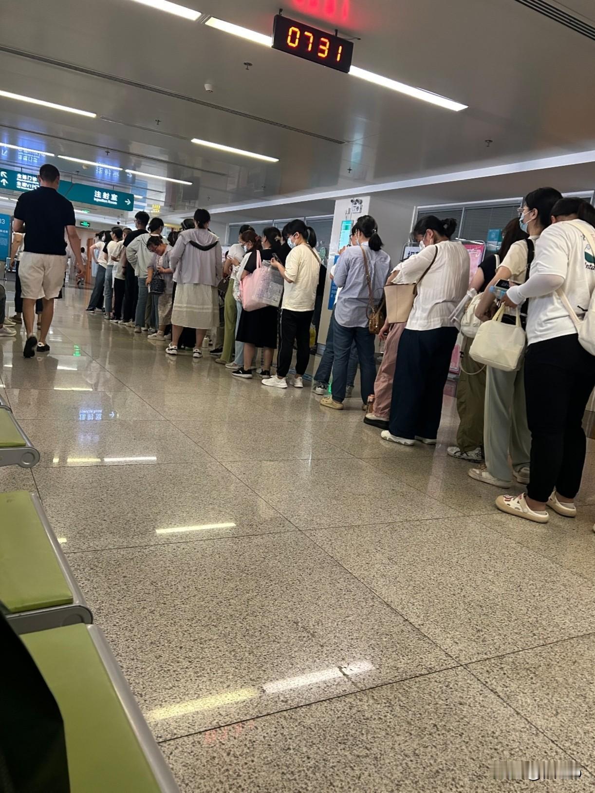 医院这“潜规则”太恶心！医保的钱，就是这么被掏空的？去医院看个感冒，检查费花
