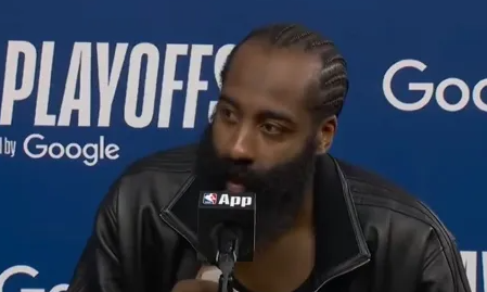 NBA季后赛骑士球员詹姆斯-哈登接受媒体采访，谈及与米切尔的搭档，哈登表示：“