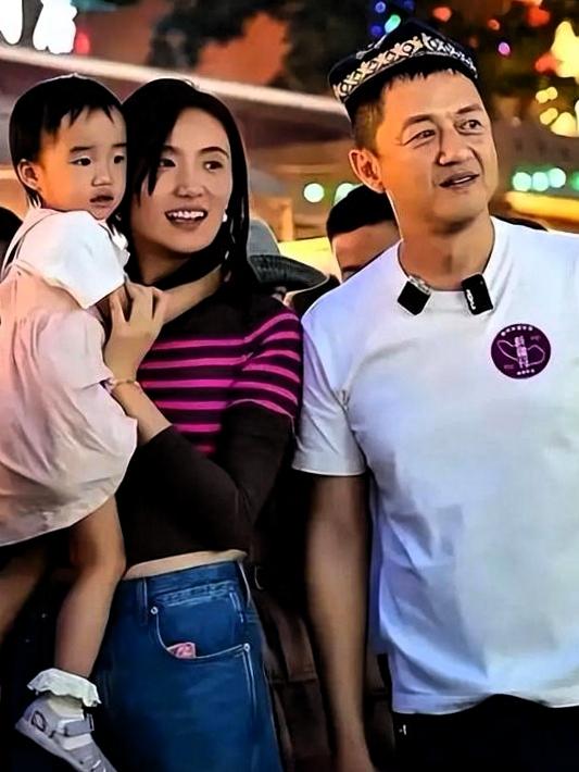 谁也没想到，李亚鹏跌入谷底时，竟是“第四个女儿”拉了他一把！这个女儿，是他和