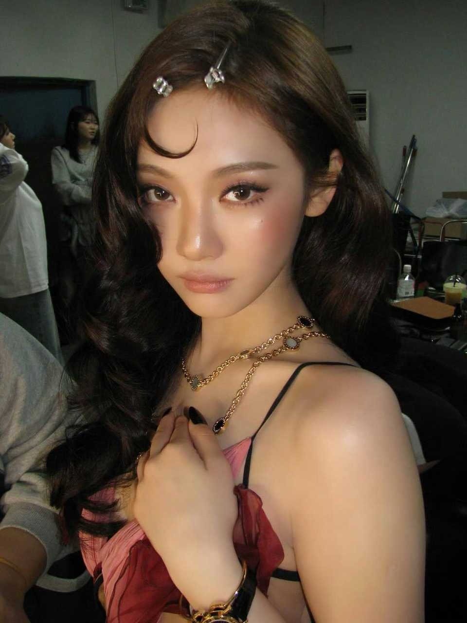 宁艺卓金冬天同一刘海造型，谁赢了