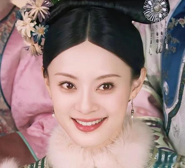 孙俪儿子画个妆直接能演甄嬛了看完孙俪儿子的照片，终于懂什么叫“刻在DNA里的美貌